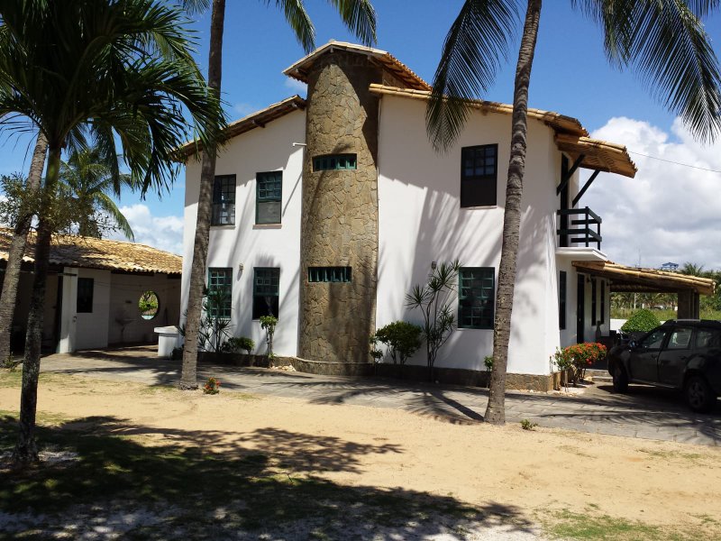 Casa/ 6quartos / Poucos metros da Praia - Lagoa Privativa Avenida Beira Mar Camaçari - 