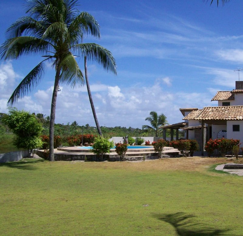 Casa/ 6quartos / Poucos metros da Praia - Lagoa Privativa Avenida Beira Mar Camaçari - 