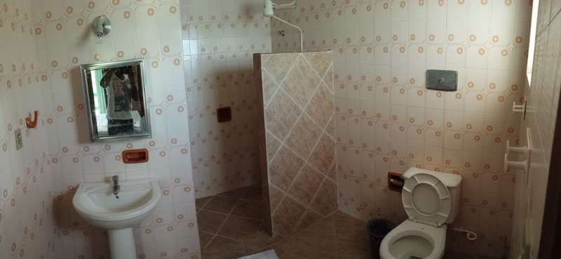 Casa/ 6quartos / Poucos metros da Praia - Lagoa Privativa Avenida Beira Mar Camaçari - 