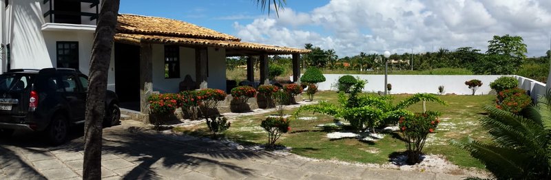 Casa/ 6quartos / Poucos metros da Praia - Lagoa Privativa Avenida Beira Mar Camaçari - 