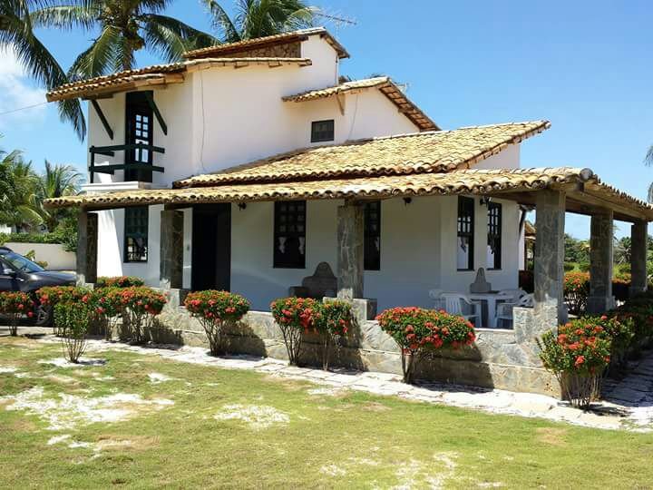 Casa/ 6quartos / Poucos metros da Praia - Lagoa Privativa Avenida Beira Mar Camaçari - 