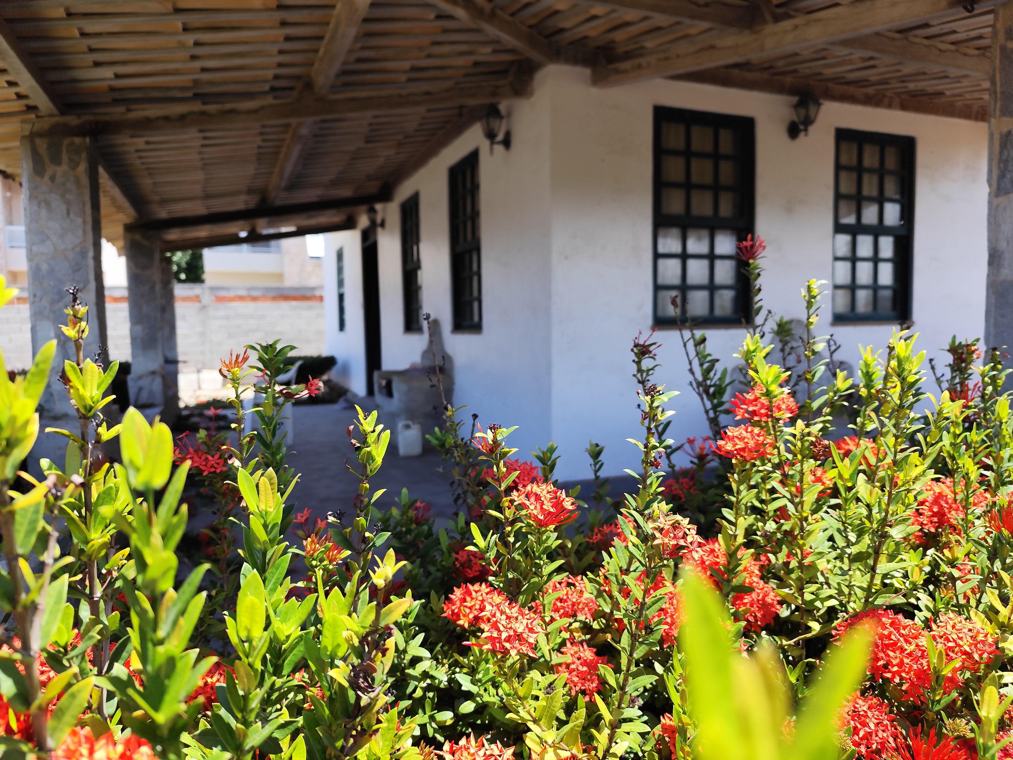 Casa/ 6quartos / Poucos metros da Praia - Lagoa Privativa Avenida Beira Mar Camaçari - 