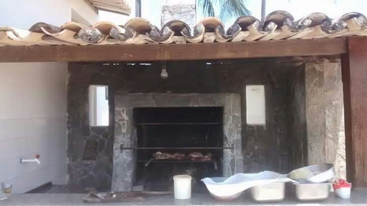 Casa/ 6quartos / Poucos metros da Praia - Lagoa Privativa Avenida Beira Mar Camaçari - 