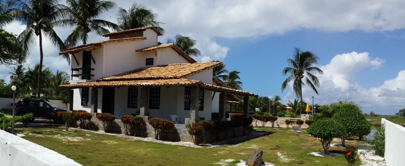 Casa/ 6quartos / Poucos metros da Praia - Lagoa Privativa Avenida Beira Mar Camaçari - 