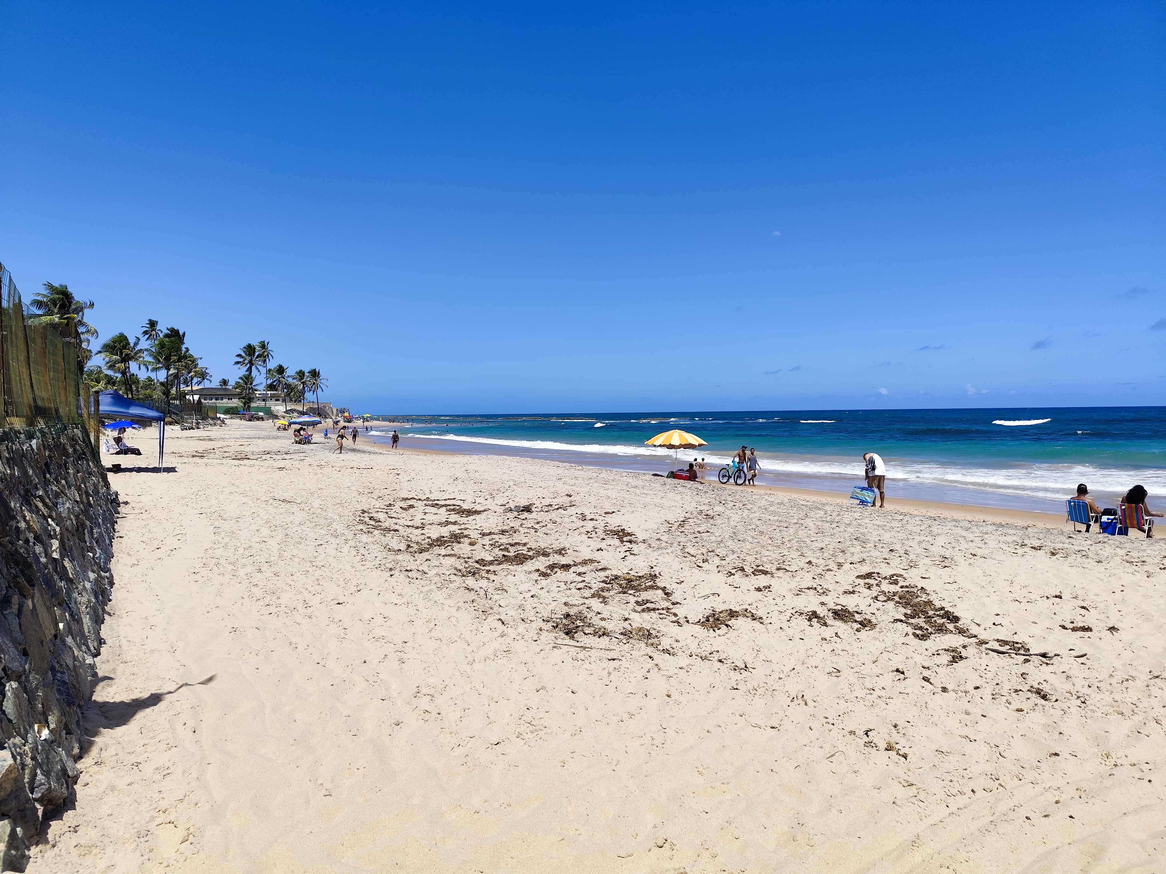 Casa/ 6quartos / Poucos metros da Praia - Lagoa Privativa Avenida Beira Mar Camaçari - 
