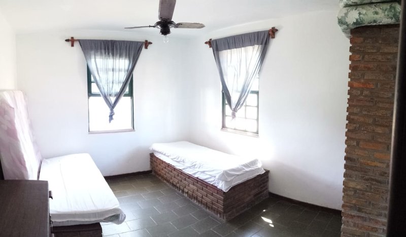 Casa/ 6quartos / Poucos metros da Praia - Lagoa Privativa Avenida Beira Mar Camaçari - 