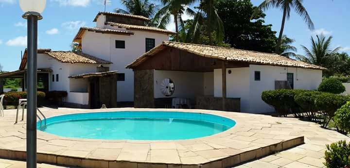 Casa/ 6quartos / Poucos metros da Praia - Lagoa Privativa Avenida Beira Mar Camaçari - 