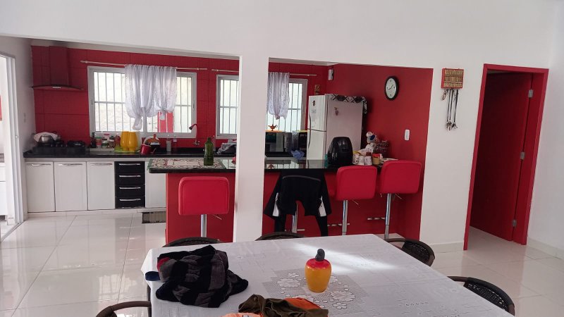 ✨ Um sobrado completo, pronto para o seu conforto e versatilidade no litoral!  Caraguatatuba - 