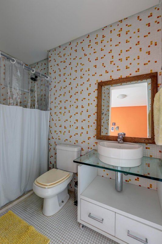 APARTAMENTO NASCENTE 4 SUÍTES CLOSET VARANDA PISCINA 3 GARAGENS COBERTAS À VENDA EM ONDINA Rua Dr. Rubem Chaves Salvador - 