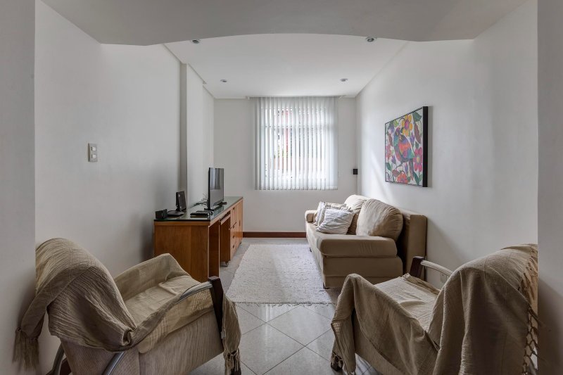 APARTAMENTO NASCENTE 4 SUÍTES CLOSET VARANDA PISCINA 3 GARAGENS COBERTAS À VENDA EM ONDINA Rua Dr. Rubem Chaves Salvador - 