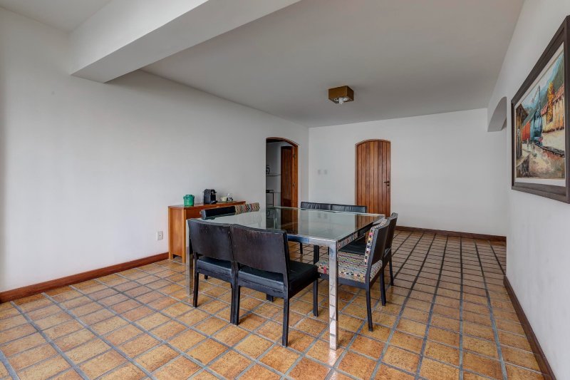 APARTAMENTO NASCENTE 4 SUÍTES CLOSET VARANDA PISCINA 3 GARAGENS COBERTAS À VENDA EM ONDINA Rua Dr. Rubem Chaves Salvador - 