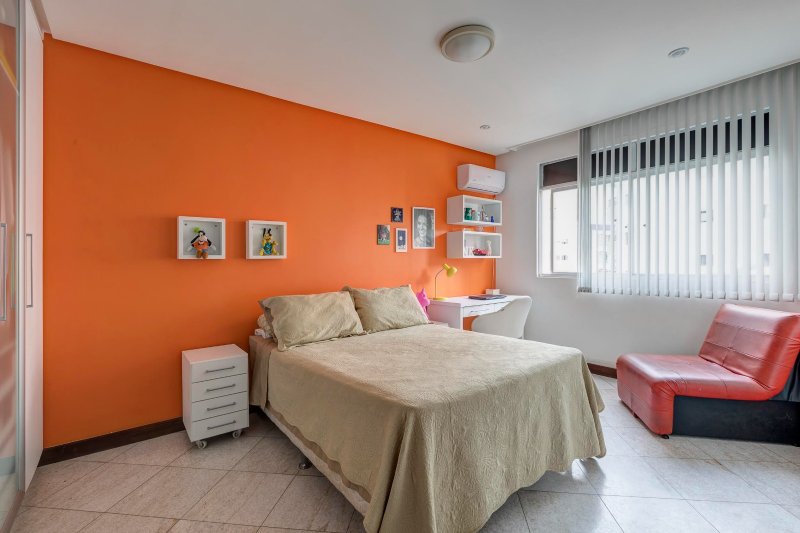 APARTAMENTO NASCENTE 4 SUÍTES CLOSET VARANDA PISCINA 3 GARAGENS COBERTAS À VENDA EM ONDINA Rua Dr. Rubem Chaves Salvador - 