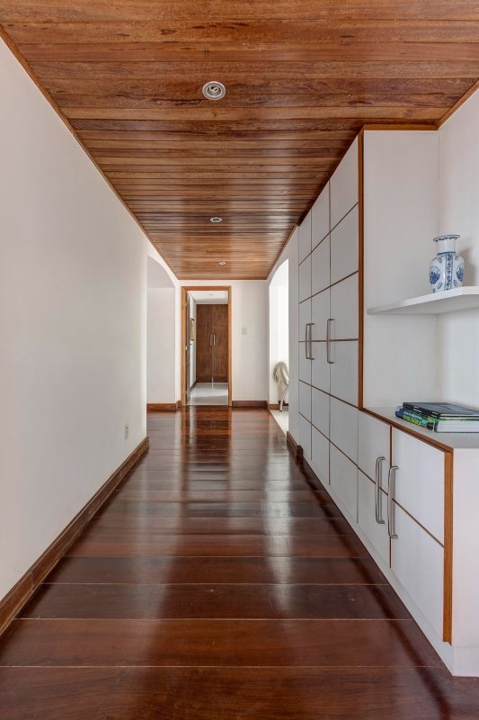 APARTAMENTO NASCENTE 4 SUÍTES CLOSET VARANDA PISCINA 3 GARAGENS COBERTAS À VENDA EM ONDINA Rua Dr. Rubem Chaves Salvador - 