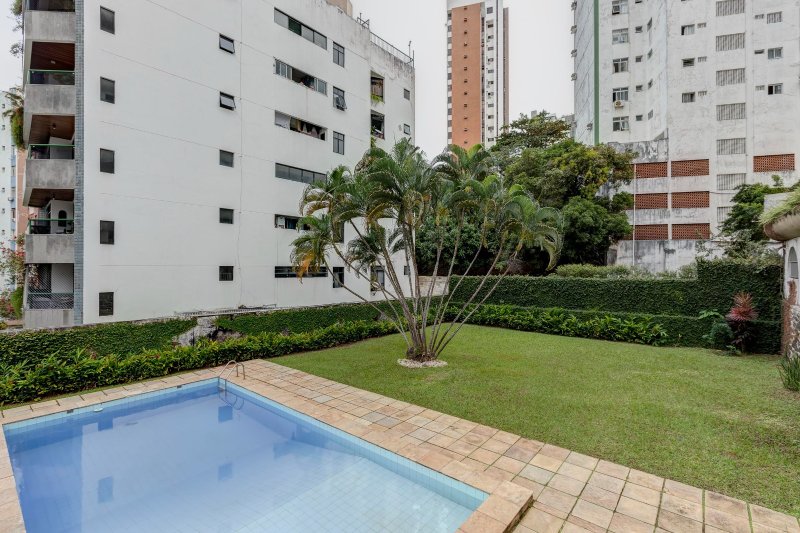 APARTAMENTO NASCENTE 4 SUÍTES CLOSET VARANDA PISCINA 3 GARAGENS COBERTAS À VENDA EM ONDINA Rua Dr. Rubem Chaves Salvador - 