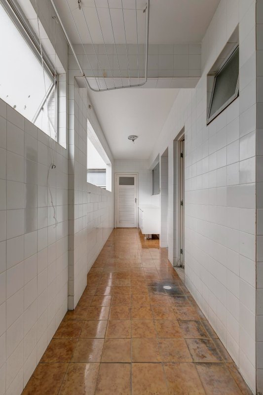 APARTAMENTO NASCENTE 4 SUÍTES CLOSET VARANDA PISCINA 3 GARAGENS COBERTAS À VENDA EM ONDINA Rua Dr. Rubem Chaves Salvador - 