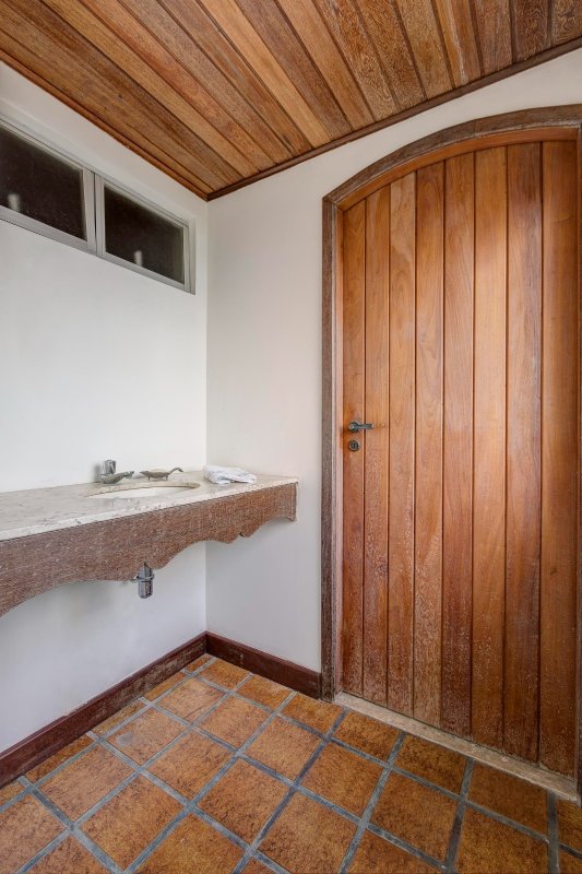 APARTAMENTO NASCENTE 4 SUÍTES CLOSET VARANDA PISCINA 3 GARAGENS COBERTAS À VENDA EM ONDINA Rua Dr. Rubem Chaves Salvador - 