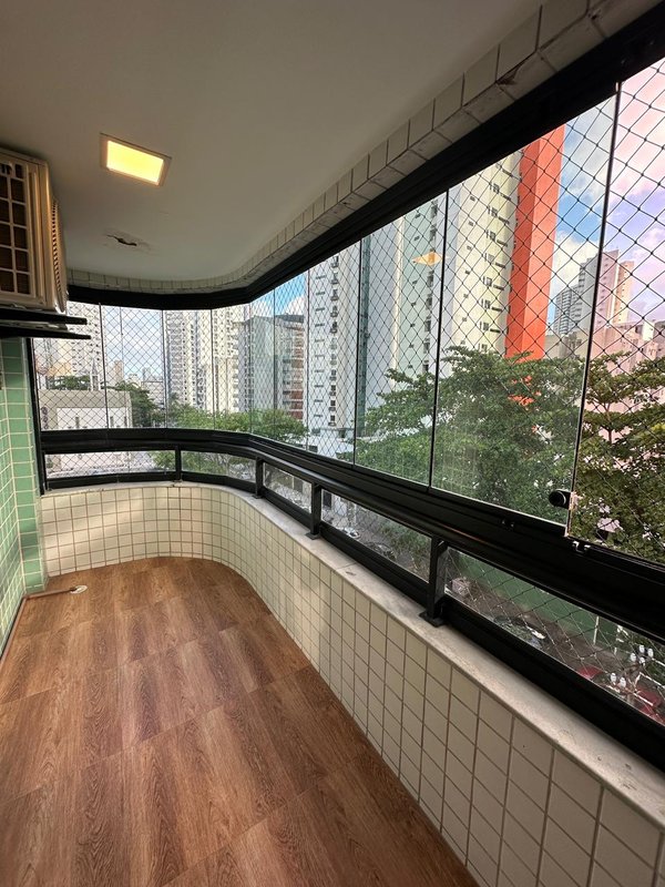Apartamento à venda com 4 quartos sendo uma suíte, 100m² área útil por R$ 800.000,00 Rua Maria Carolina Recife - 