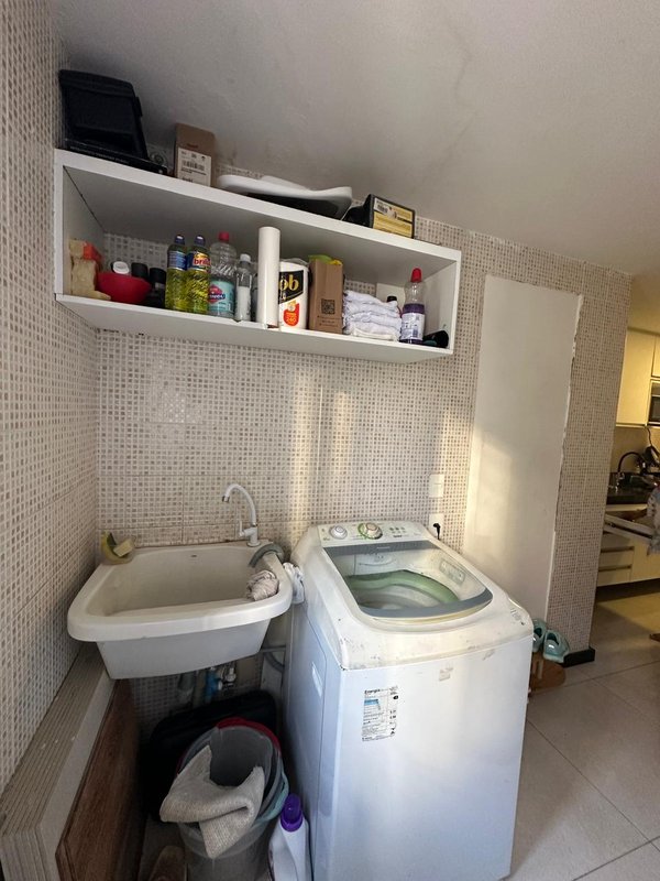 Apartamento à venda com 4 quartos sendo uma suíte, 100m² área útil por R$ 800.000,00 Rua Maria Carolina Recife - 