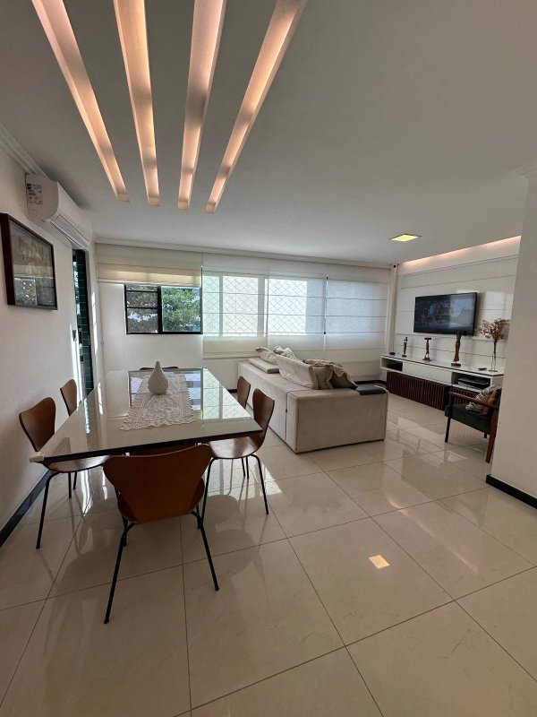 Apartamento à venda com 4 quartos sendo uma suíte, 100m² área útil por R$ 800.000,00 Rua Maria Carolina Recife - 