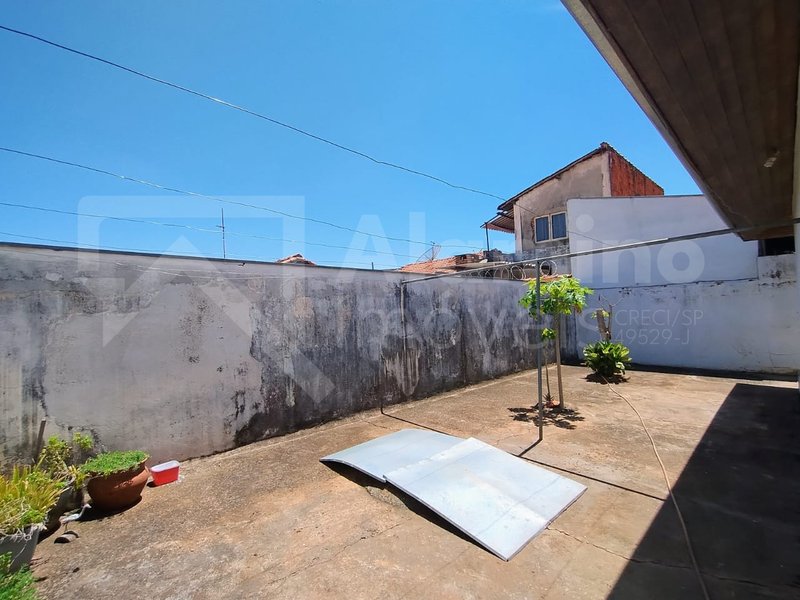 JARDIM REDENTOR III – RESIDÊNCIA 03 DORMS, 01 WC  Bauru - 