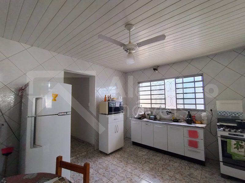 JARDIM REDENTOR III – RESIDÊNCIA 03 DORMS, 01 WC  Bauru - 