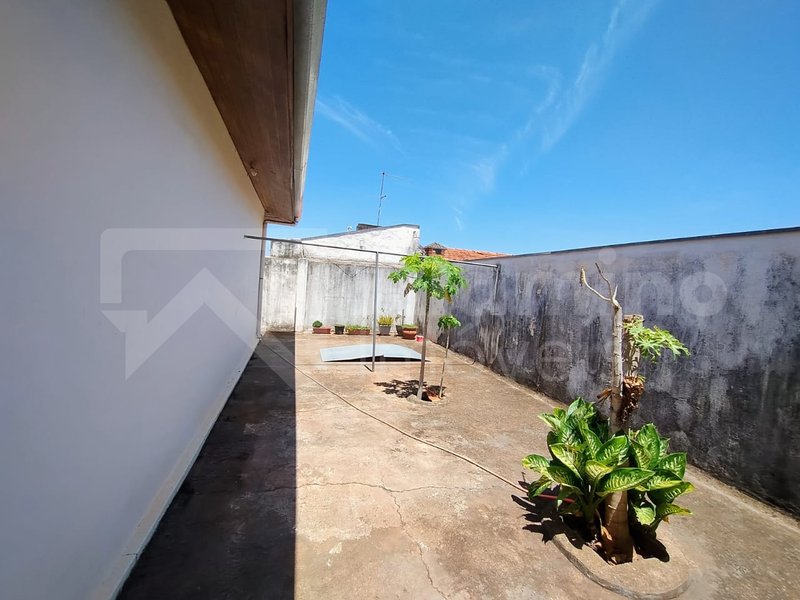 JARDIM REDENTOR III – RESIDÊNCIA 03 DORMS, 01 WC  Bauru - 