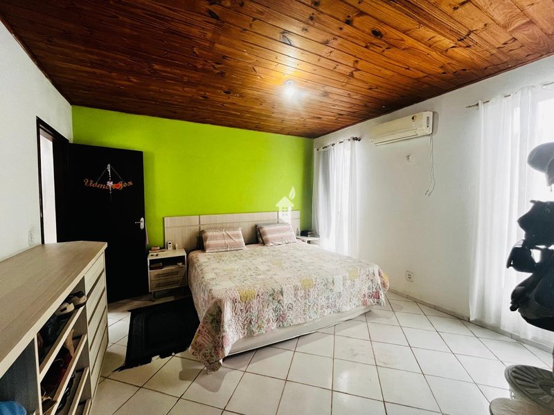 AMPLA CASA COM EXCELENTE LOCALIZAÇÃO NA PRAIA DO UBATUBA - SÃO FRANCISCO DO SUL  São Francisco do Sul - 