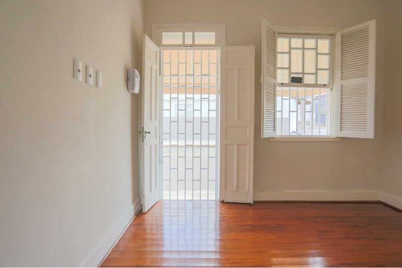 Casa &agrave; venda, 200m - 2 Dormit&oacute;rios 1 Su&iacute;te - R$ 350.000 - Vila Santana - Sorocaba SP Rua Jerônimo Rosa Sorocaba - 