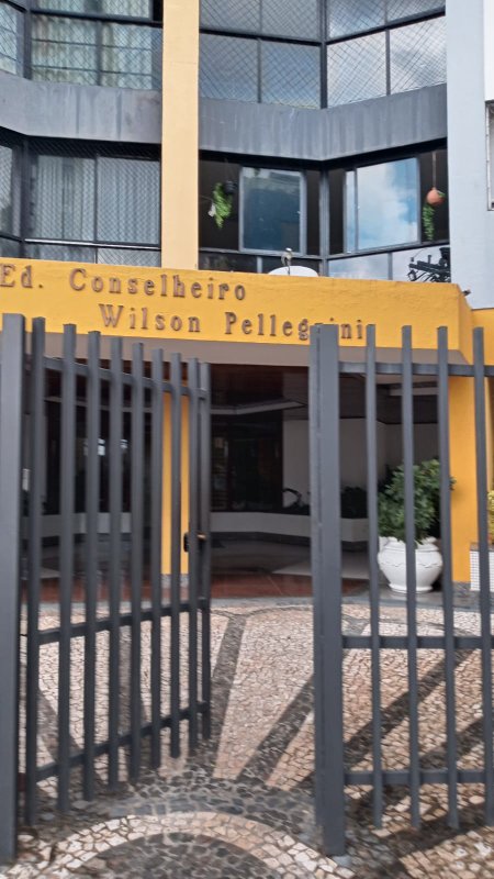 APARTAMENTO NASCENTE 3 QUARTOS SUÍTE DEPENDÊNCIA ÁREA DE SERVIÇO GARAGEM À VENDA EM BROTAS Rua Comendador Pereira da Silva Salvador - 