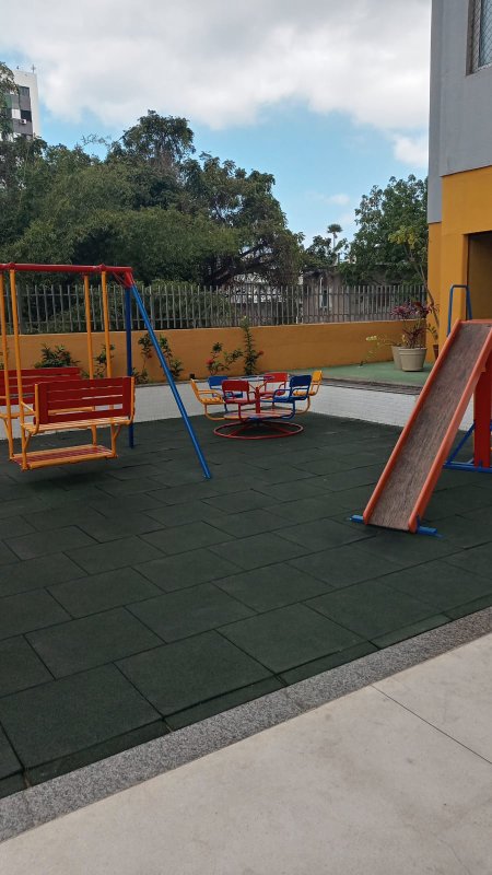 APARTAMENTO NASCENTE 3 QUARTOS SUÍTE DEPENDÊNCIA ÁREA DE SERVIÇO GARAGEM À VENDA EM BROTAS Rua Comendador Pereira da Silva Salvador - 