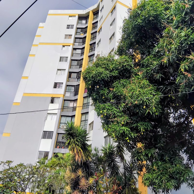 APARTAMENTO NASCENTE 3 QUARTOS SUÍTE DEPENDÊNCIA ÁREA DE SERVIÇO GARAGEM À VENDA EM BROTAS Rua Comendador Pereira da Silva Salvador - 