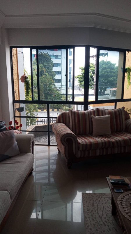 APARTAMENTO NASCENTE 3 QUARTOS SUÍTE DEPENDÊNCIA ÁREA DE SERVIÇO GARAGEM À VENDA EM BROTAS Rua Comendador Pereira da Silva Salvador - 