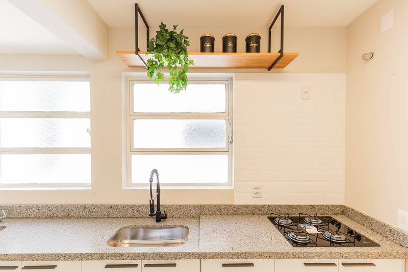 R$ 550.000 - APARTAMENTO - REFORMADO - 56M2 - 2 DORM - 1 VAGA ROTATIVA Rua Ramiro Barcelos Porto Alegre - 