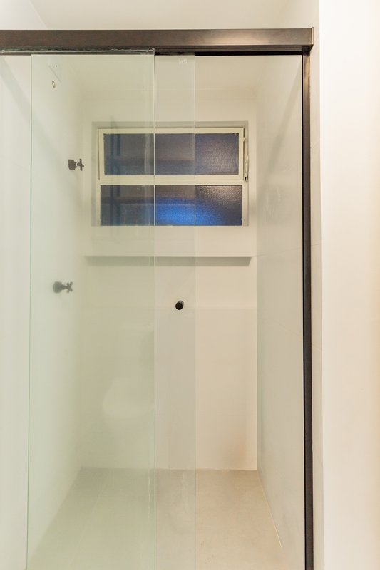 R$ 550.000 - APARTAMENTO - REFORMADO - 56M2 - 2 DORM - 1 VAGA ROTATIVA Rua Ramiro Barcelos Porto Alegre - 