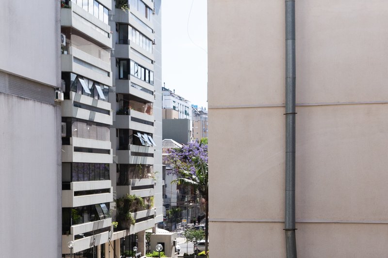 R$ 550.000 - APARTAMENTO - REFORMADO - 56M2 - 2 DORM - 1 VAGA ROTATIVA Rua Ramiro Barcelos Porto Alegre - 