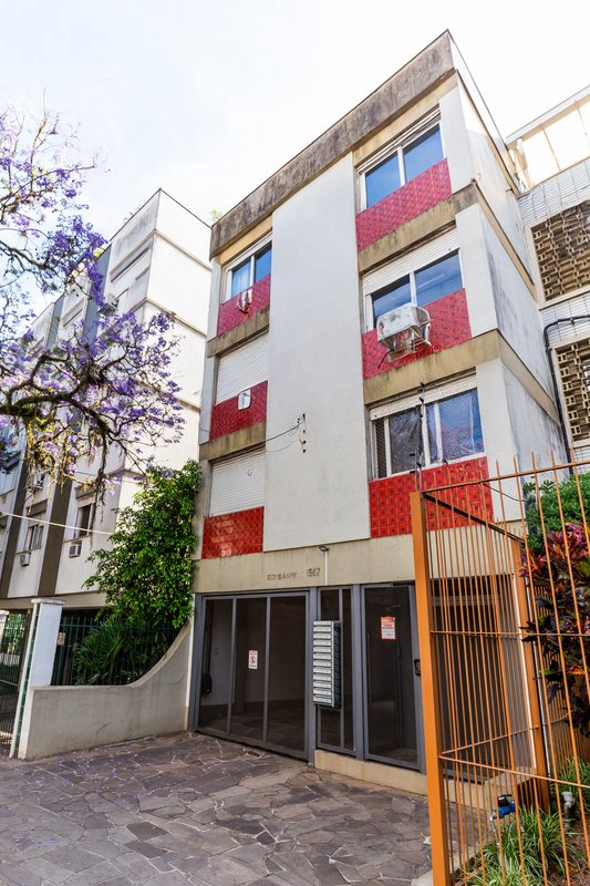 R$ 550.000 - APARTAMENTO - REFORMADO - 56M2 - 2 DORM - 1 VAGA ROTATIVA Rua Ramiro Barcelos Porto Alegre - 