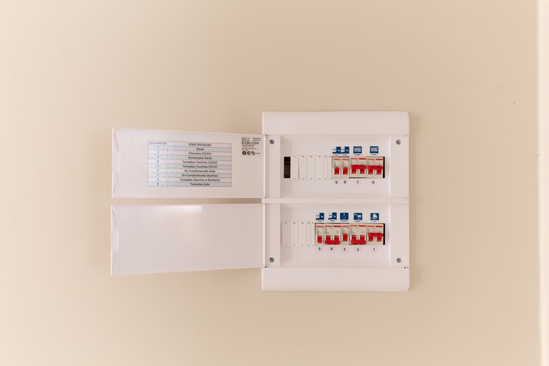 R$ 550.000 - APARTAMENTO - REFORMADO - 56M2 - 2 DORM - 1 VAGA ROTATIVA Rua Ramiro Barcelos Porto Alegre - 