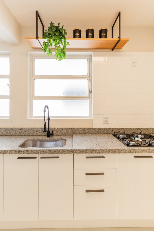 R$ 550.000 - APARTAMENTO - REFORMADO - 56M2 - 2 DORM - 1 VAGA ROTATIVA Rua Ramiro Barcelos Porto Alegre - 