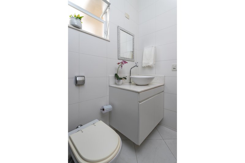 Dois quartos com varanda, pé-direito alto e charme de prédio antigo na General Glicério! Rua Professor Ortiz Monteiro Rio de Janeiro - 