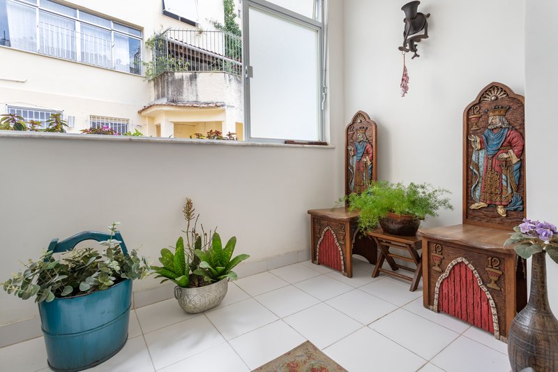 Dois quartos com varanda, pé-direito alto e charme de prédio antigo na General Glicério! Rua Professor Ortiz Monteiro Rio de Janeiro - 