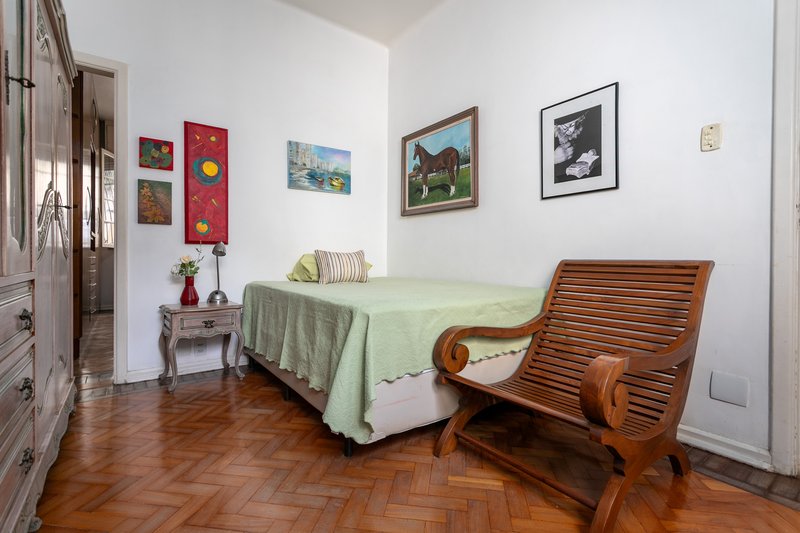 Dois quartos com varanda, pé-direito alto e charme de prédio antigo na General Glicério! Rua Professor Ortiz Monteiro Rio de Janeiro - 