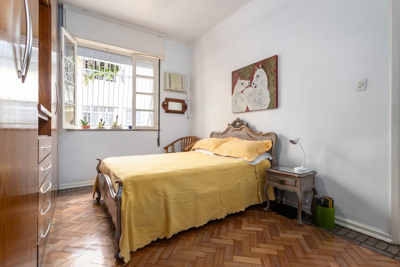 Dois quartos com varanda, pé-direito alto e charme de prédio antigo na General Glicério! Rua Professor Ortiz Monteiro Rio de Janeiro - 