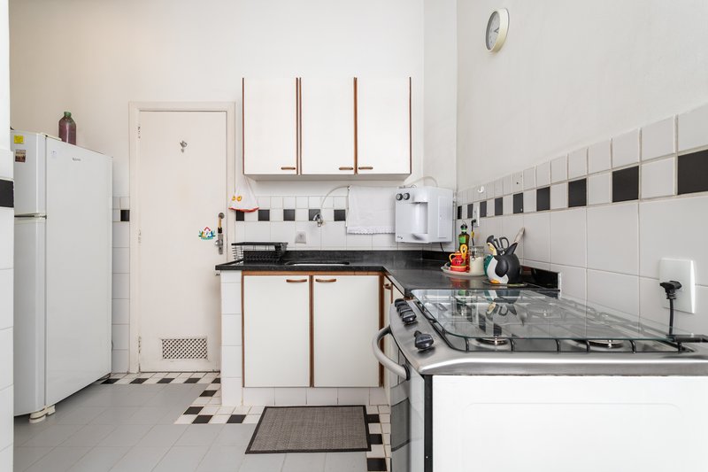 Dois quartos com varanda, pé-direito alto e charme de prédio antigo na General Glicério! Rua Professor Ortiz Monteiro Rio de Janeiro - 