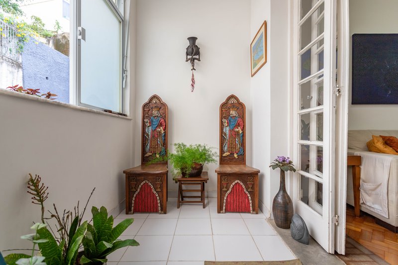 Dois quartos com varanda, pé-direito alto e charme de prédio antigo na General Glicério! Rua Professor Ortiz Monteiro Rio de Janeiro - 