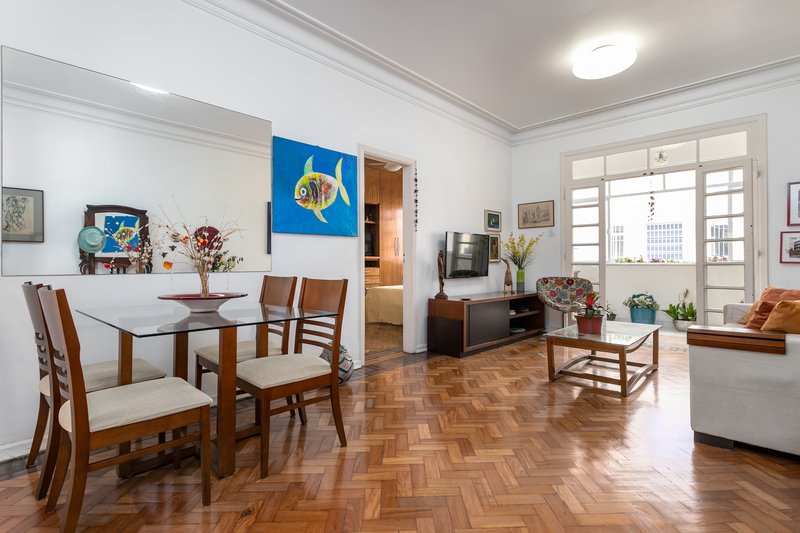 Dois quartos com varanda, pé-direito alto e charme de prédio antigo na General Glicério! Rua Professor Ortiz Monteiro Rio de Janeiro - 