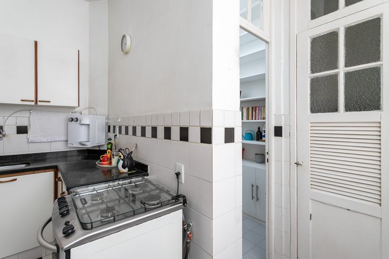 Dois quartos com varanda, pé-direito alto e charme de prédio antigo na General Glicério! Rua Professor Ortiz Monteiro Rio de Janeiro - 