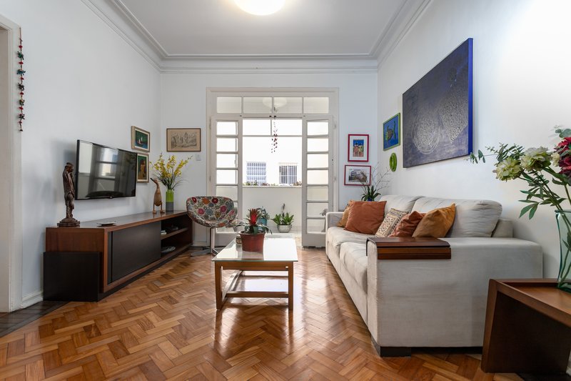 Dois quartos com varanda, pé-direito alto e charme de prédio antigo na General Glicério! Rua Professor Ortiz Monteiro Rio de Janeiro - 