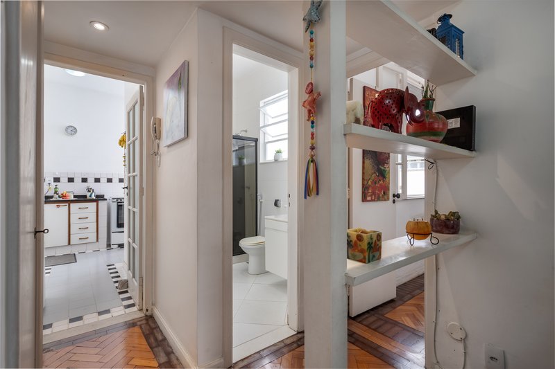 Dois quartos com varanda, pé-direito alto e charme de prédio antigo na General Glicério! Rua Professor Ortiz Monteiro Rio de Janeiro - 