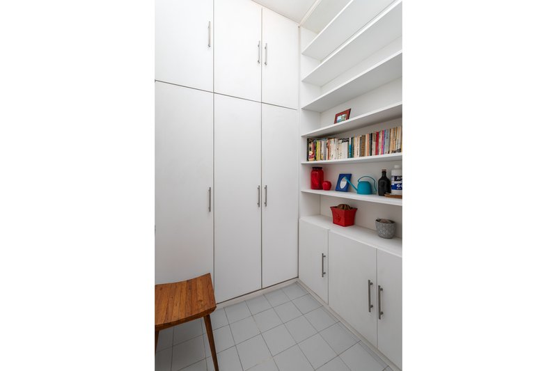 Dois quartos com varanda, pé-direito alto e charme de prédio antigo na General Glicério! Rua Professor Ortiz Monteiro Rio de Janeiro - 