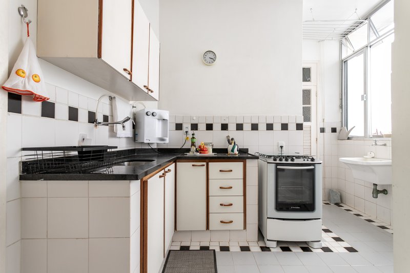 Dois quartos com varanda, pé-direito alto e charme de prédio antigo na General Glicério! Rua Professor Ortiz Monteiro Rio de Janeiro - 